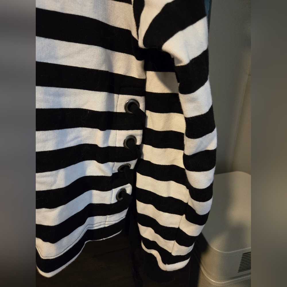 Striped Pullover - Picture 5 of 6